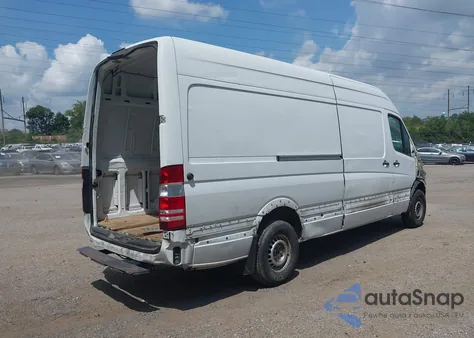 2017 Mercedes-Benz Sprinter 2500 High Roof V6 из США, поврежденный, VIN WD3PE8CD5HP521290